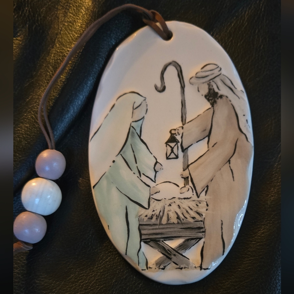 HOST PICK! ๐๐ Burton & Burton Nativity porcelain wall/door hanger 6" - Picture 3 of 7
